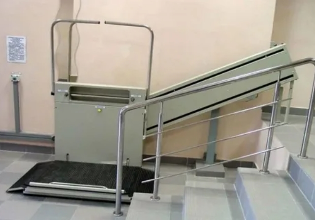 Приспособление для спуска / подъема коляски по лестнице в подъезде