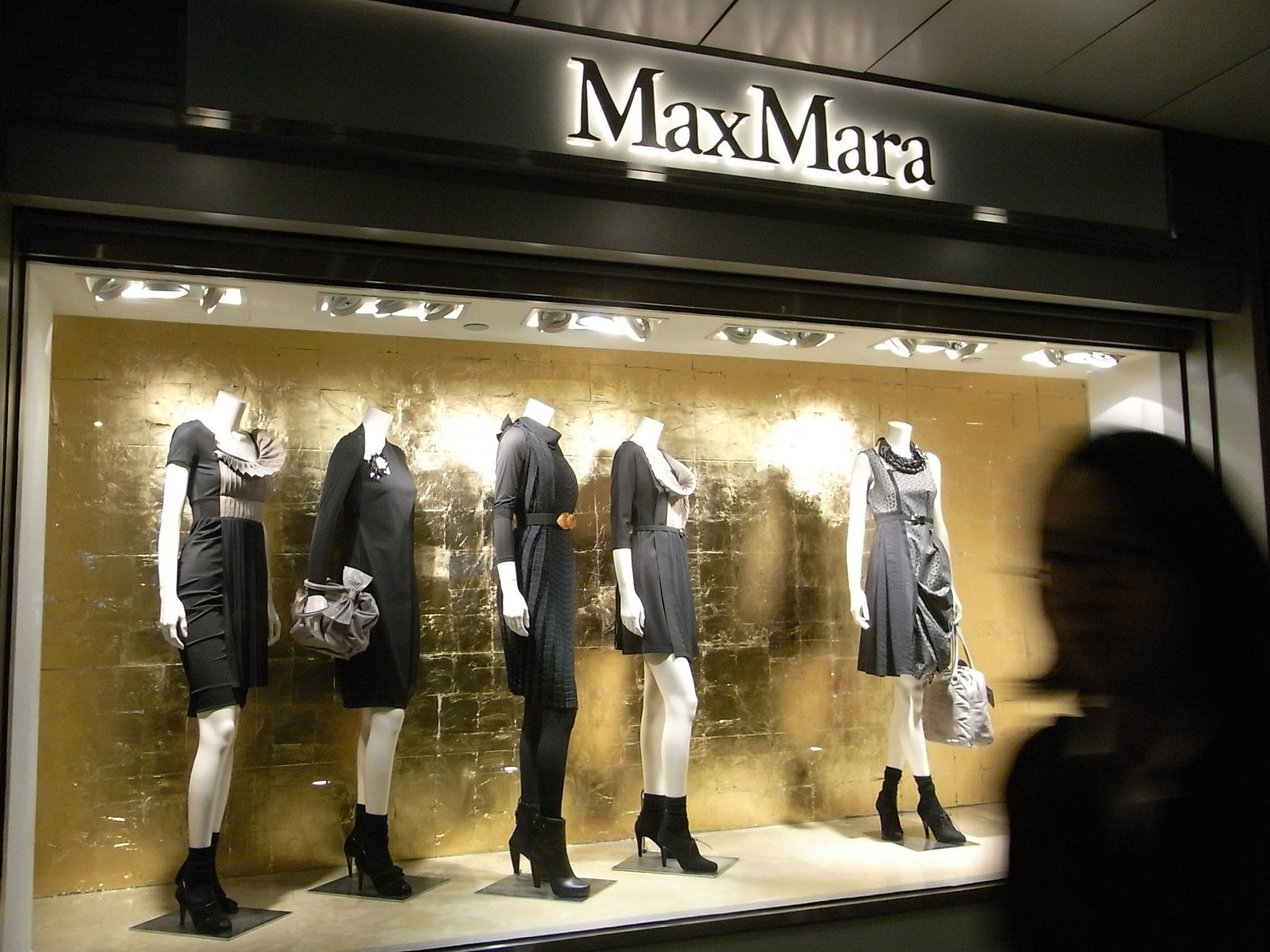 Путь к стилю: Как купить одежду Max Mara с заграницы