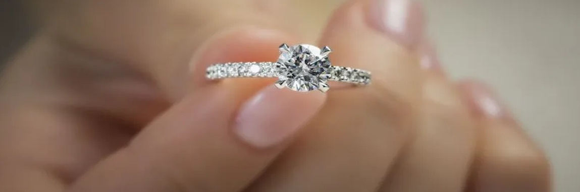 How to Talk to Your Partner About Choosing a Lab-Grown or Moissanite Engagement Ring