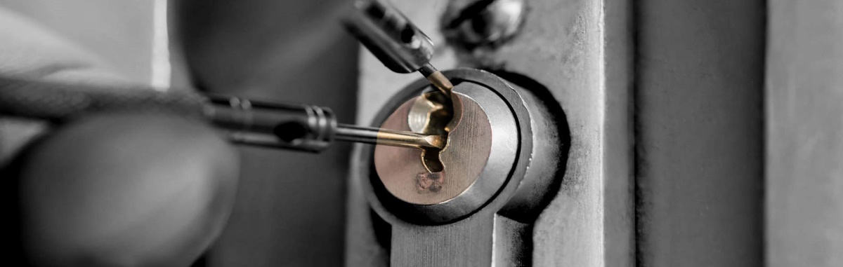 Замки и климат СПб: зависимость и риски