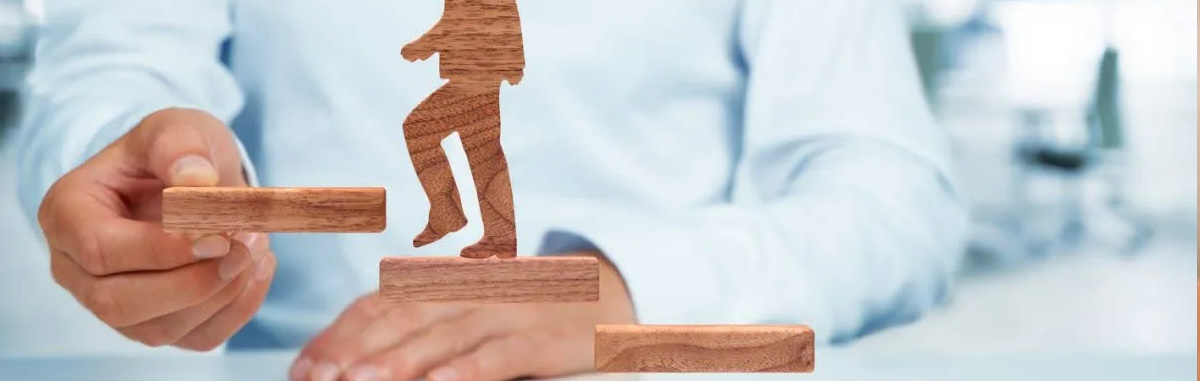 Инвестиция или трата денег: чем курсы в уважаемом психологическом центре отличаются от разовых вебинаров?