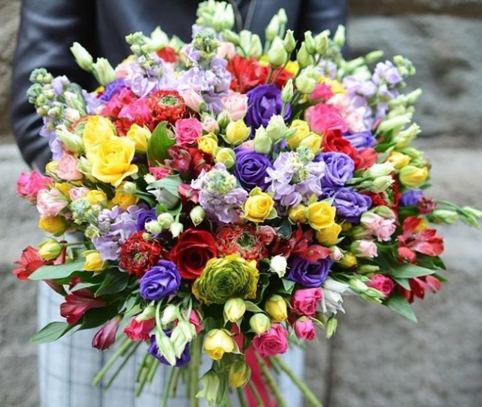 Закажите свежие цветы с бесплатной доставкой по Алматы