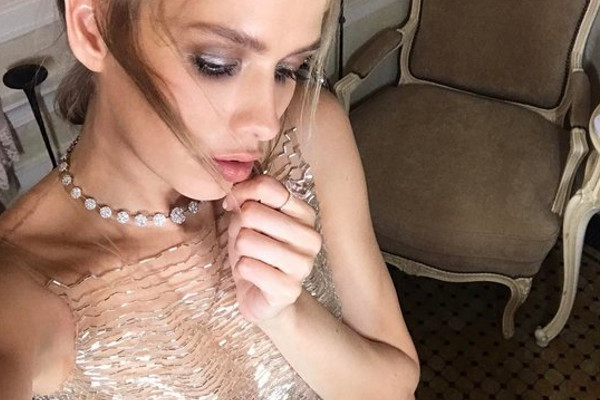 Елена Перминова выбрала роскошное платье Valentin Yudashkin для вечеринки Grazia