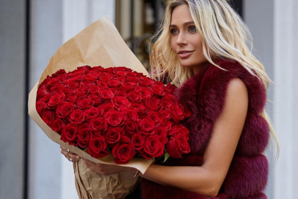 ОНИ ВМЕСТЕ? 33-ЛЕТНЯЯ РОССИЙСКАЯ АКТРИСА ВЫШЛА В СВЕТ С 27-ЛЕТНИМ СОЛИСТОМ ГРУППЫ MBAND АРТЕМОМ ПИНДЮРОЙ