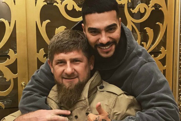 Тимати поделился фото из личного самолета Рамзана Кадырова, а потом удалил его