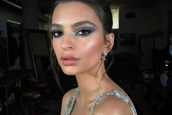 ОДНА ИЗ САМЫХ ПРИВЛЕКАТЕЛЬНЫХ МОДЕЛЕЙ ЭМИЛИ РАТАЖКОВСКИ РАЗДЕЛАСЬ ДЛЯ DKNY
