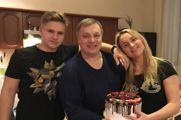 ВРАЧ РАССКАЗАЛ О ВОЗМОЖНЫХ ПРИЧИНАХ СМЕРТИ СЫНА АНДРЕЯ РАЗИНА